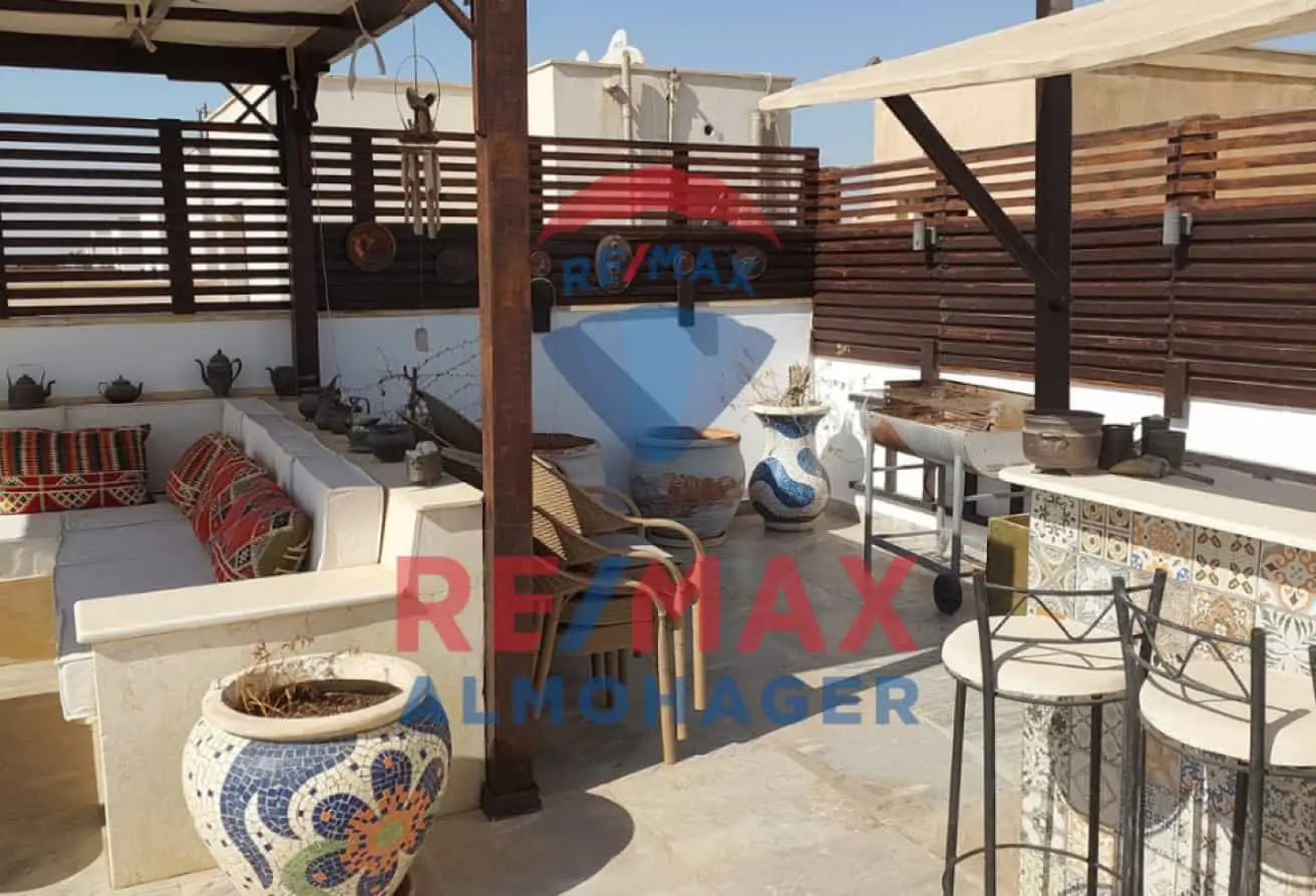 سكن راقٍ في كورت يارد – بنتهاوس للبيع جاهز للسكن فورًا