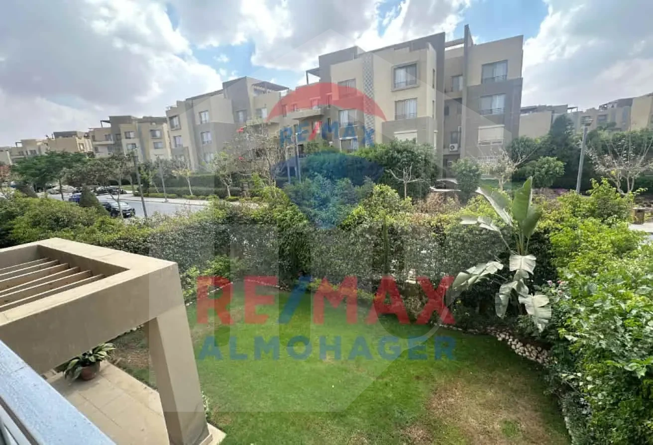 For Sale: Penthouse in Palm Parks with Double View of Swan Lake