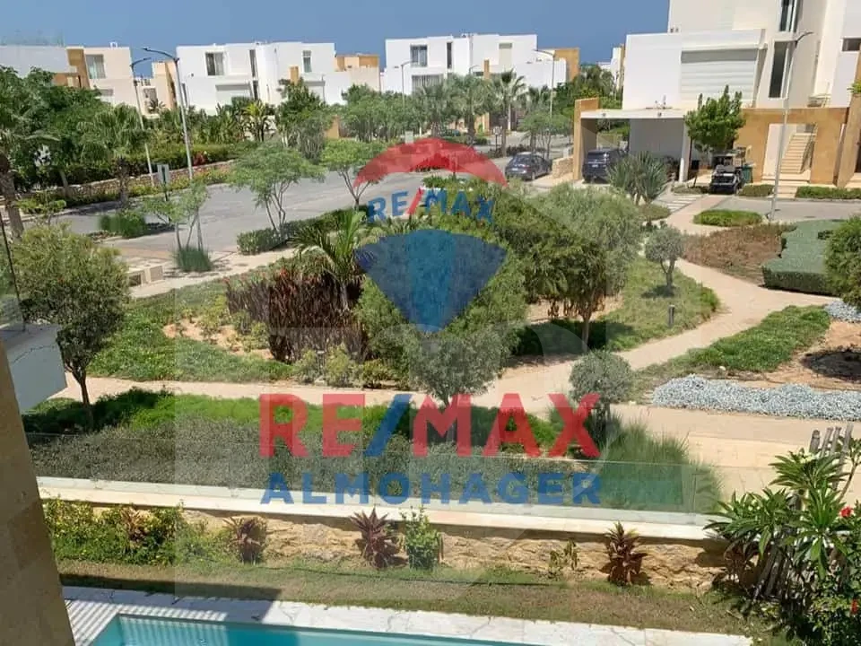 Nature-Facing Penthouse – Fully Equipped and Ready