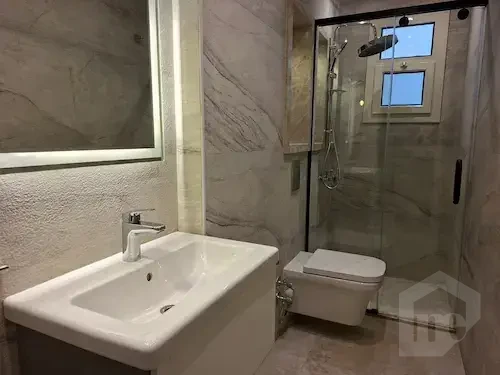 شقة 2 غرفة سوبر لوكس للبيع في موقع مميز بهليوبوليس