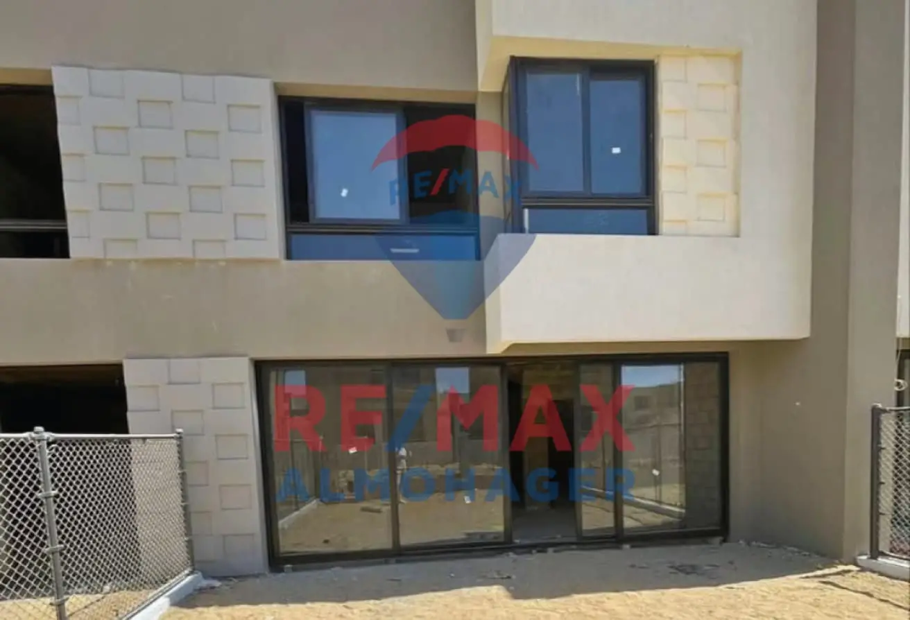 Invest in a Townhouse Inside an Integrated Compound – Badya Palm Hills