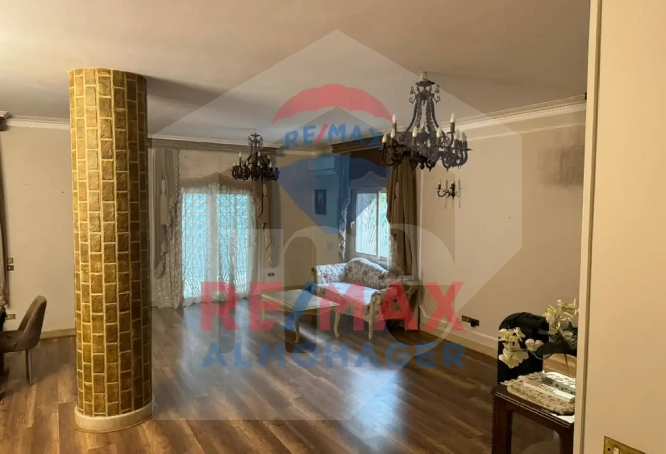 Twin house for sale in Greens Compound living room