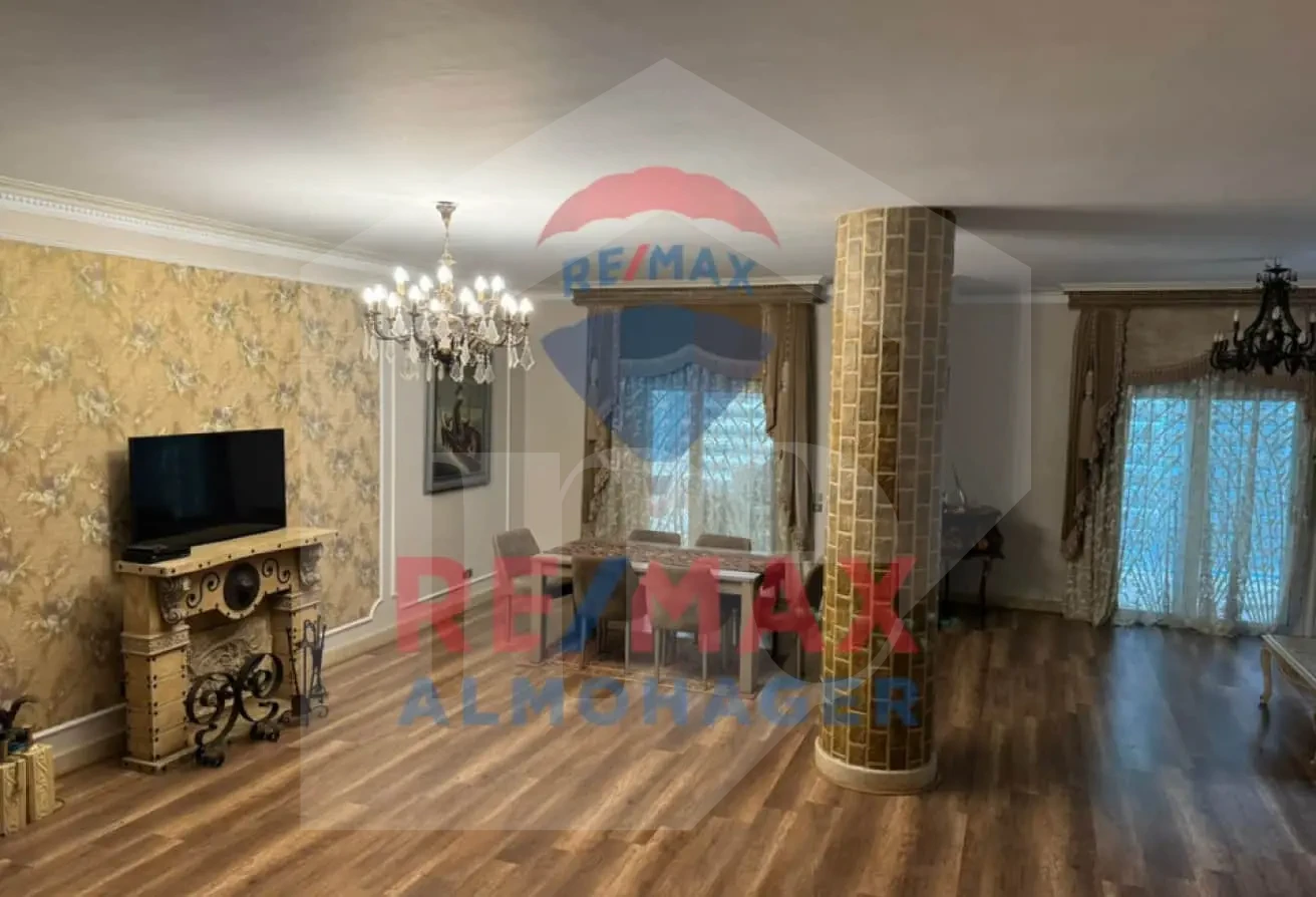Twin house for sale in Greens Compound luxury reception