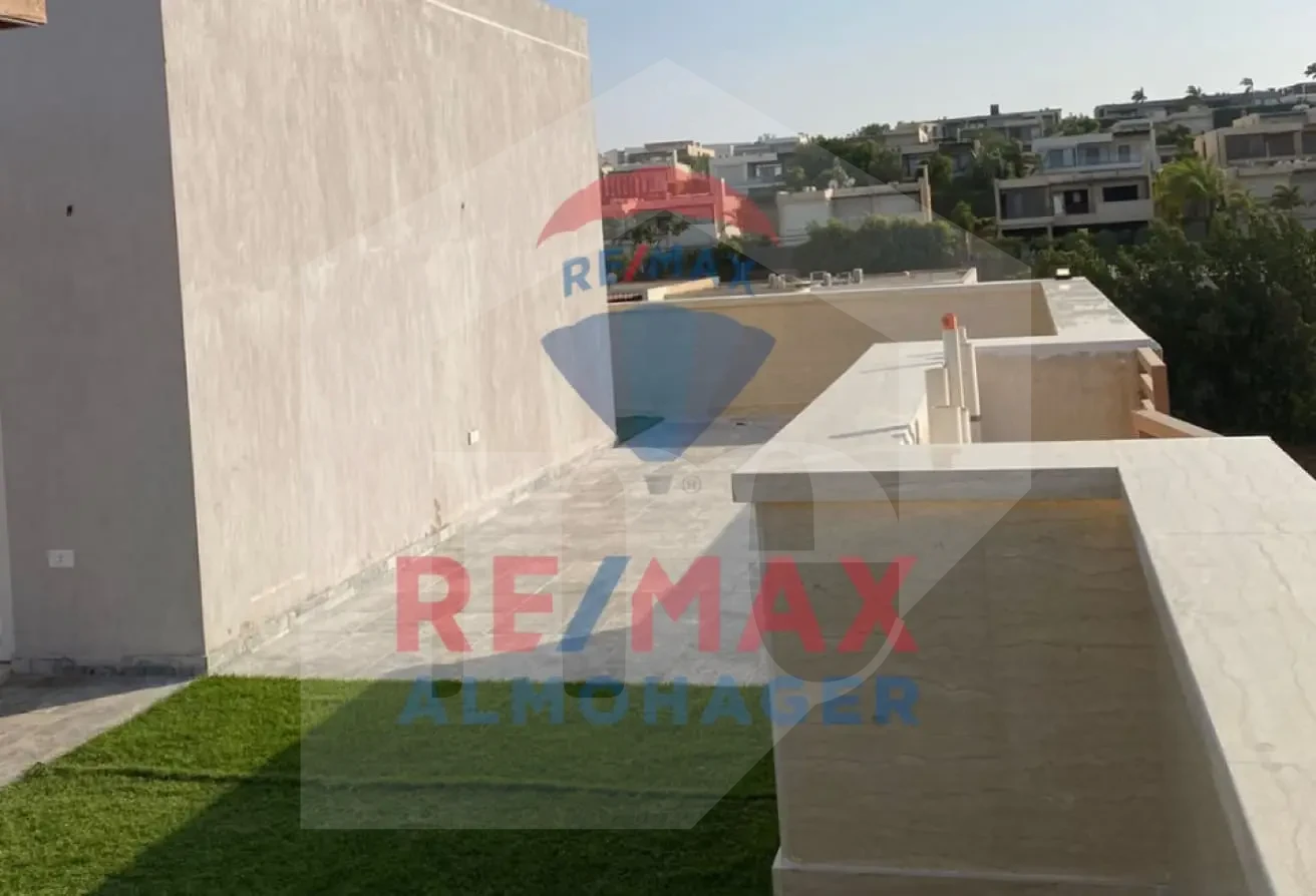 Exclusive Rooftop Penthouse for Sale - Ultra Super Luxury in Zayed Regency