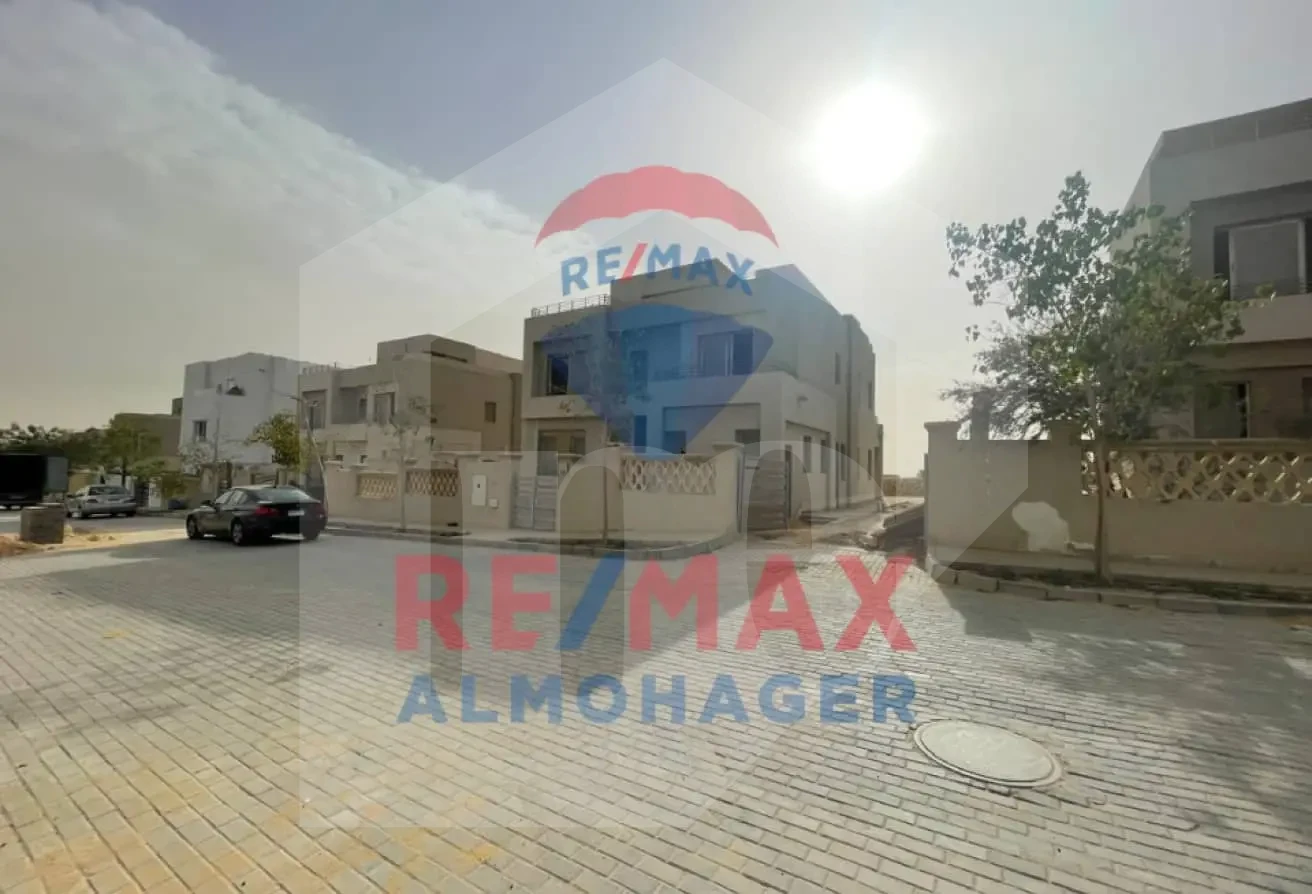 فيلا ستاند ألون تايب M للبيع في جولف فيوز - بالم هيلز، السادس من أكتوبر - جاهزة للسكن نصف تشطيب