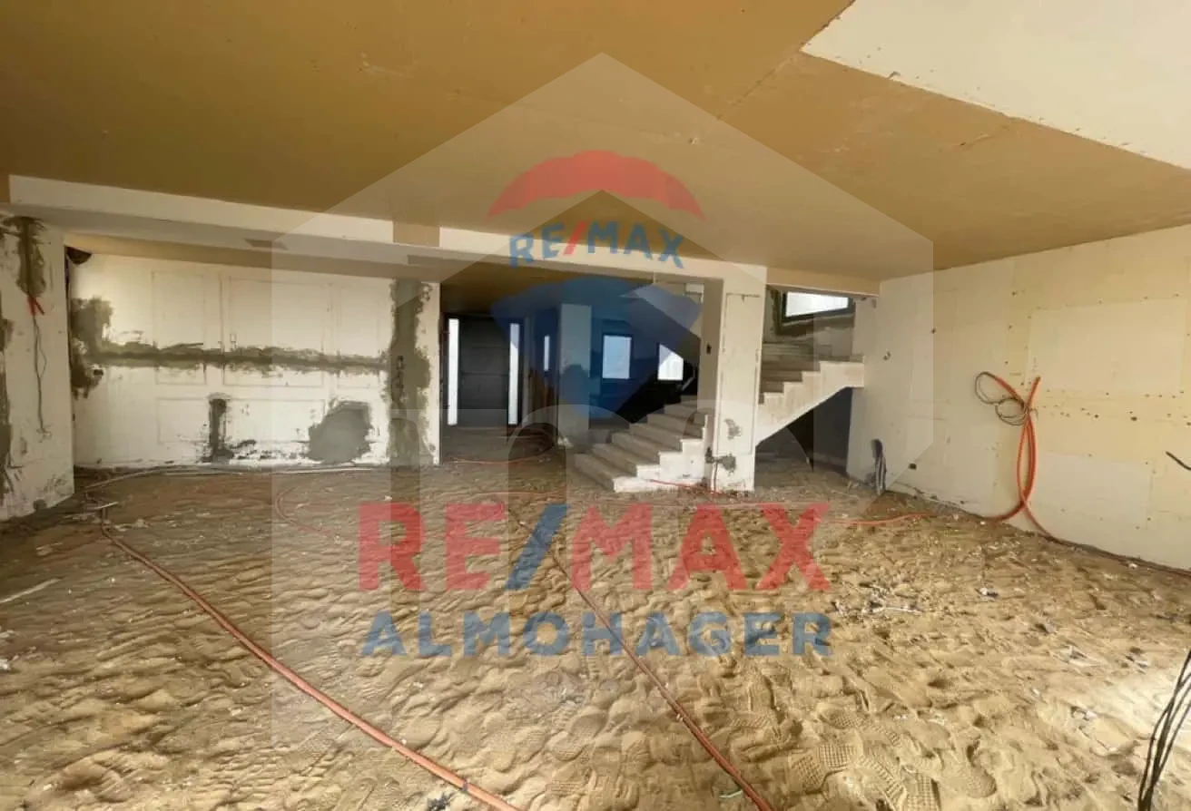 للبيع: فيلا منفردة نموذج M في جولف فيوز بالم هيلز - جاهزة للسكن بتشطيب جزئي