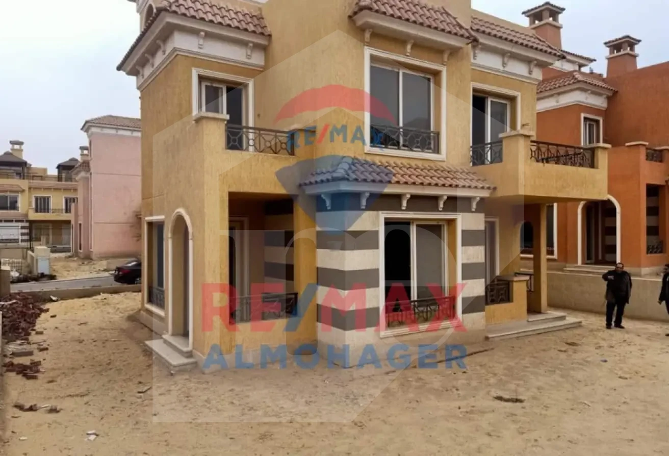 Villa for sale in Porto October Compound front facade
