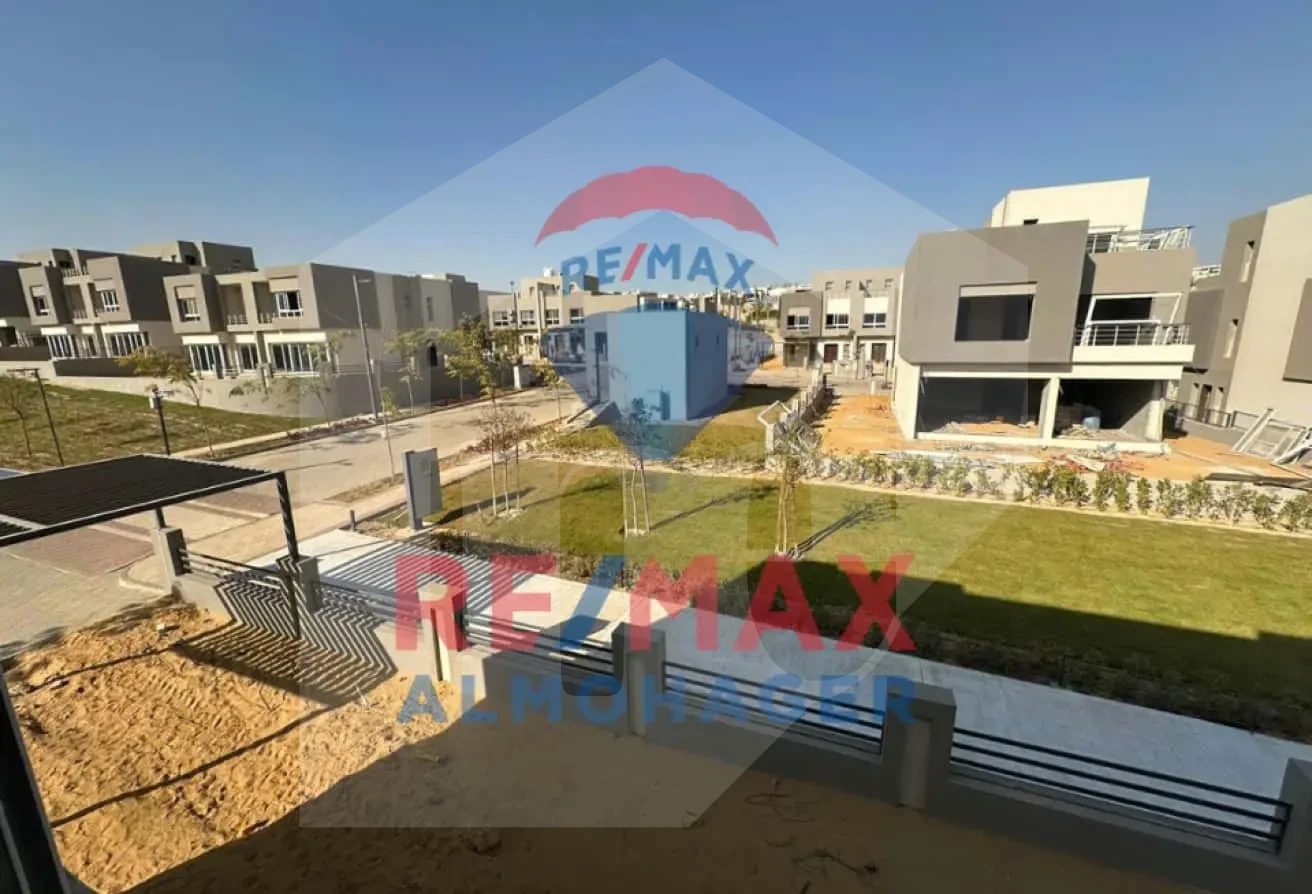 فيلا راقية على زاوية بموقع استراتيجي – للبيع في Etapa