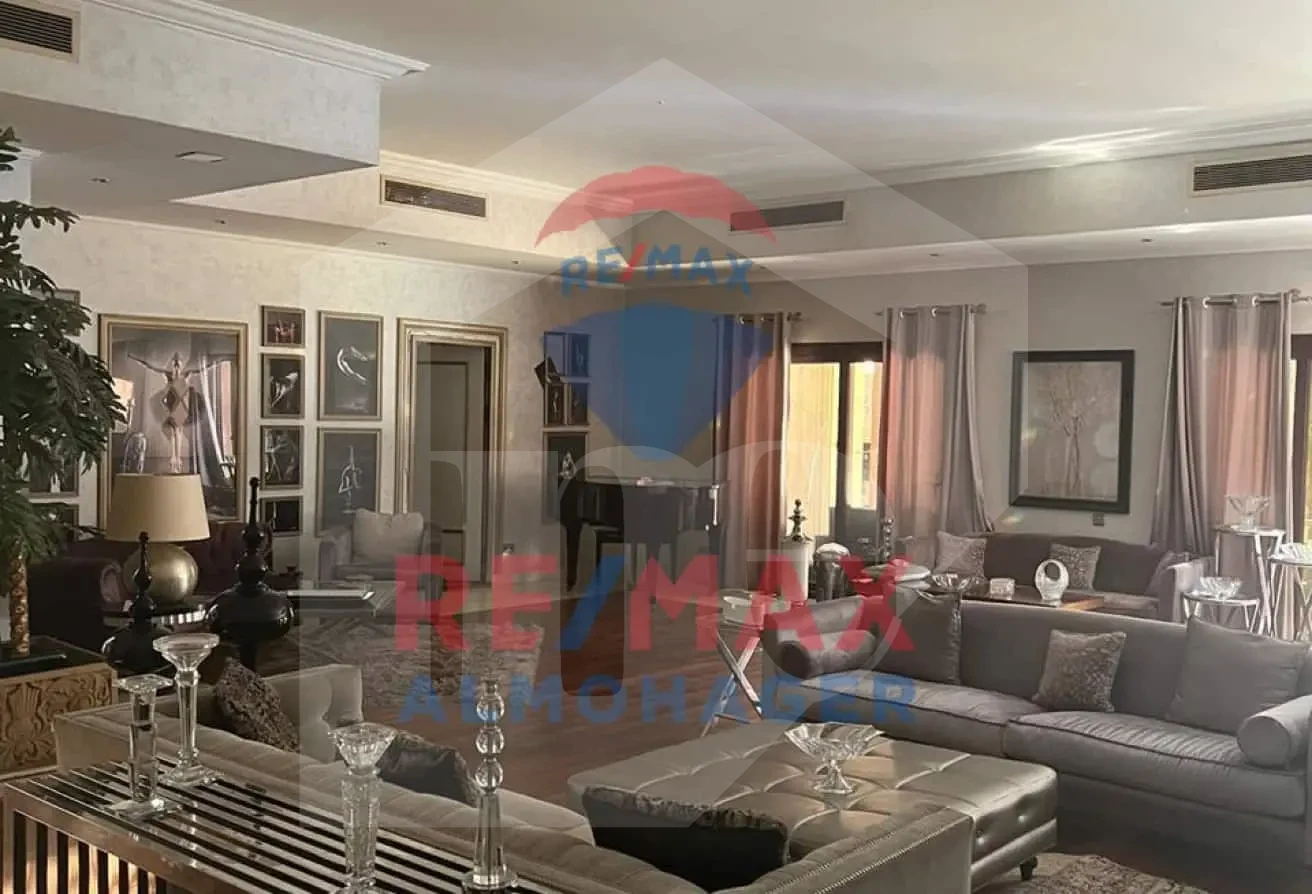 Villa for sale in Seasons with luxury reception
