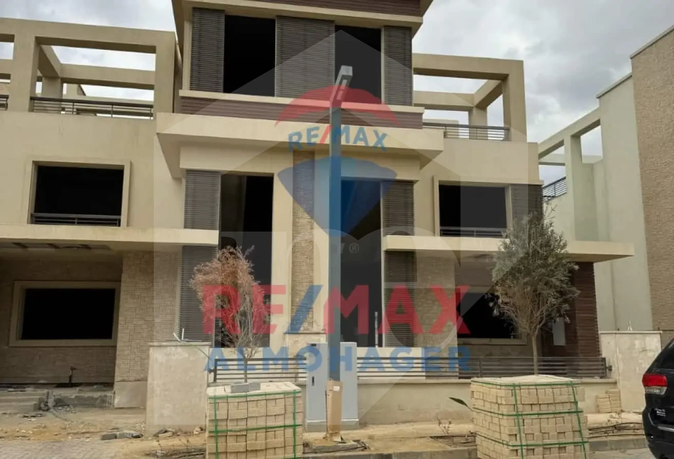 Corner Townhouse for Sale - Kings Range New Giza, Prime Location