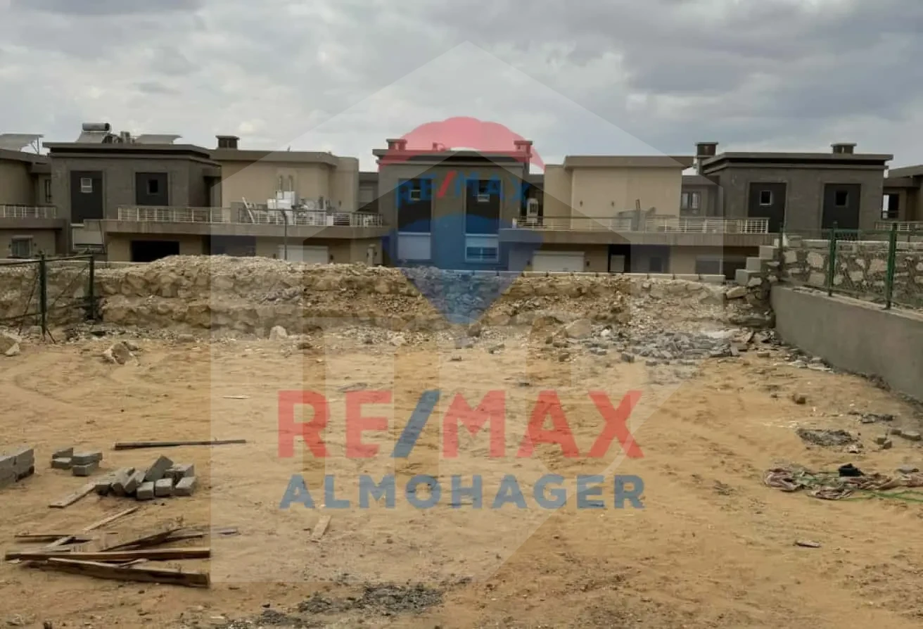 Corner Townhouse in Kings Range - Prime New Giza Location, Delivered