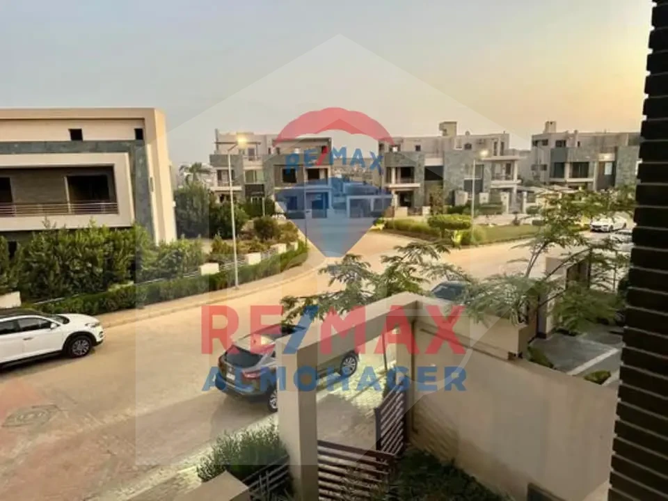 Ready-to-Move Townhouse in Etapa – Prime Spot with Open View