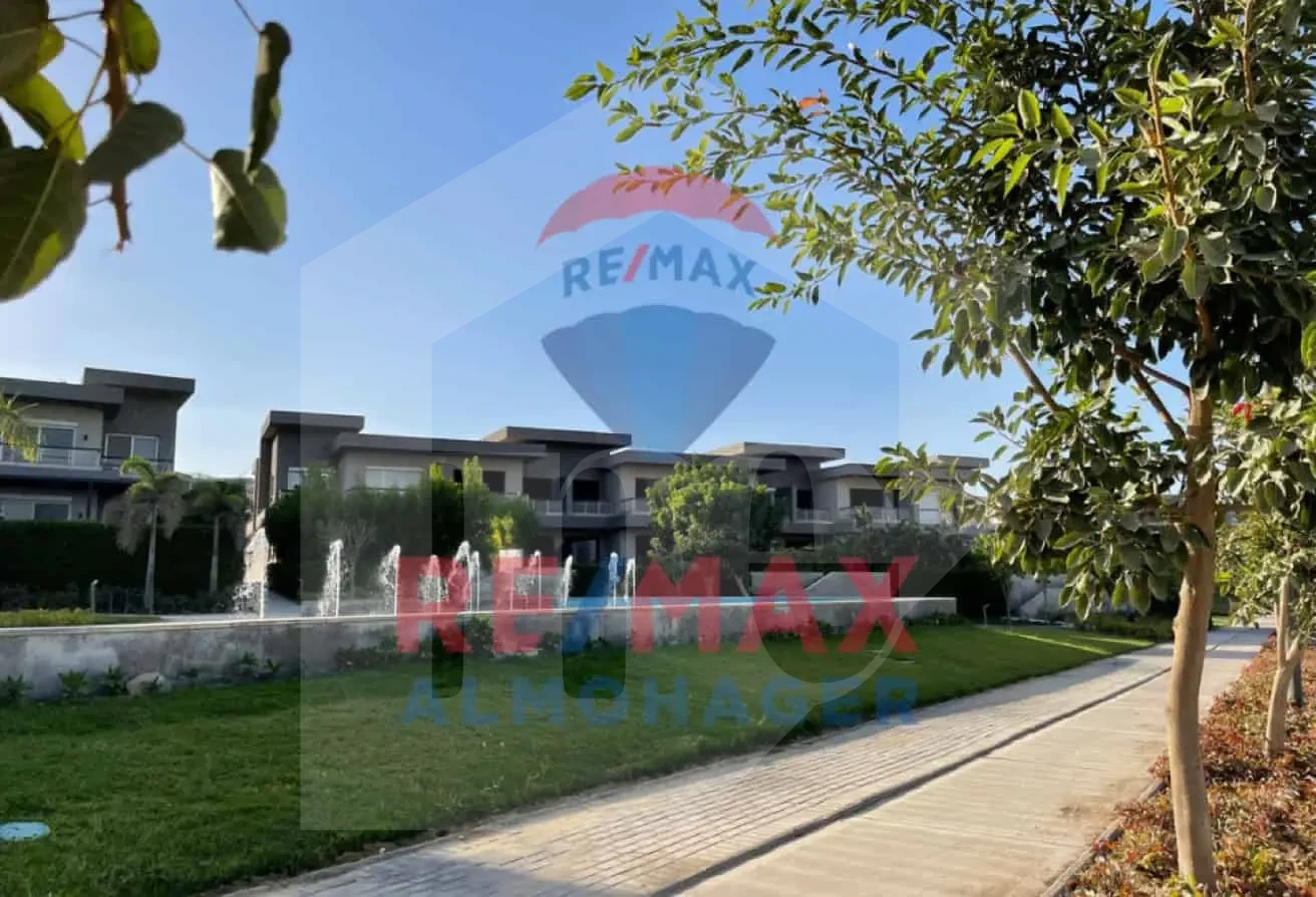Townhouse for Sale with Park & Water Views - Prime New Giza Location