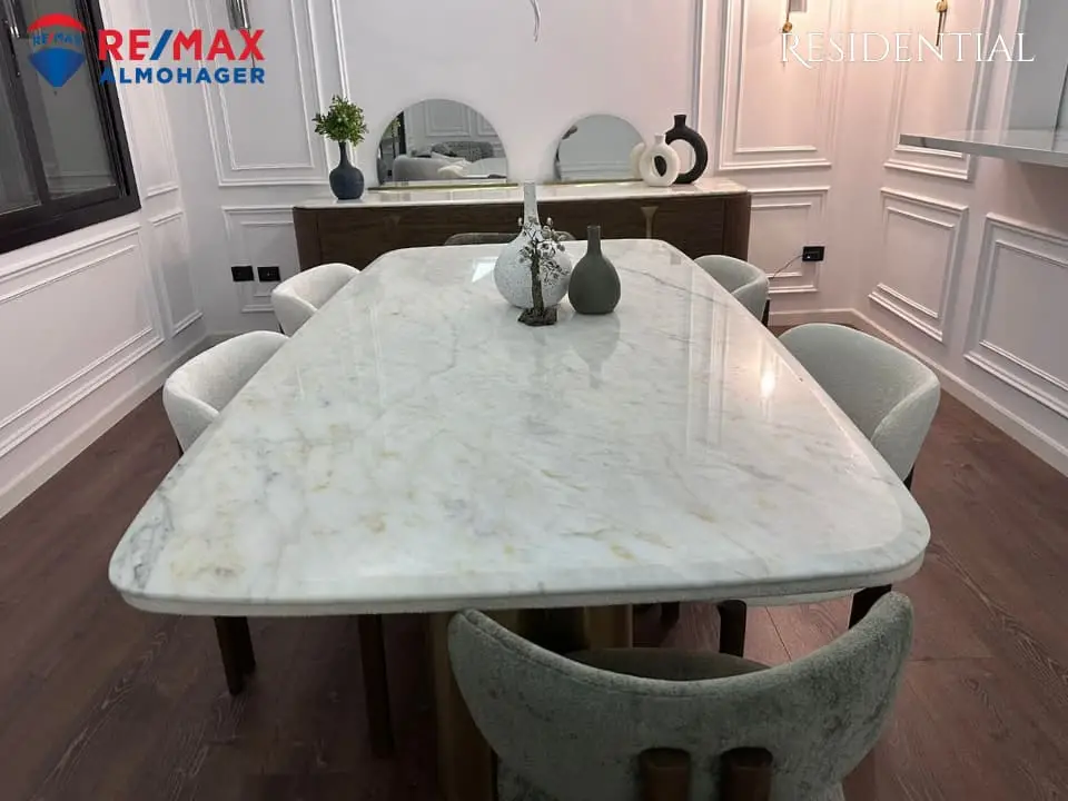 Prime Penthouse with Rooftop Views – Sodic Westown