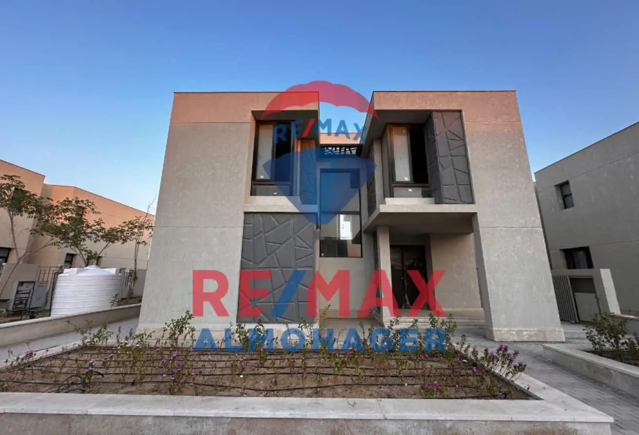 Elegant Townhouse for Sale – Palm Hills Badya | Strategic Location & Soon Delivery