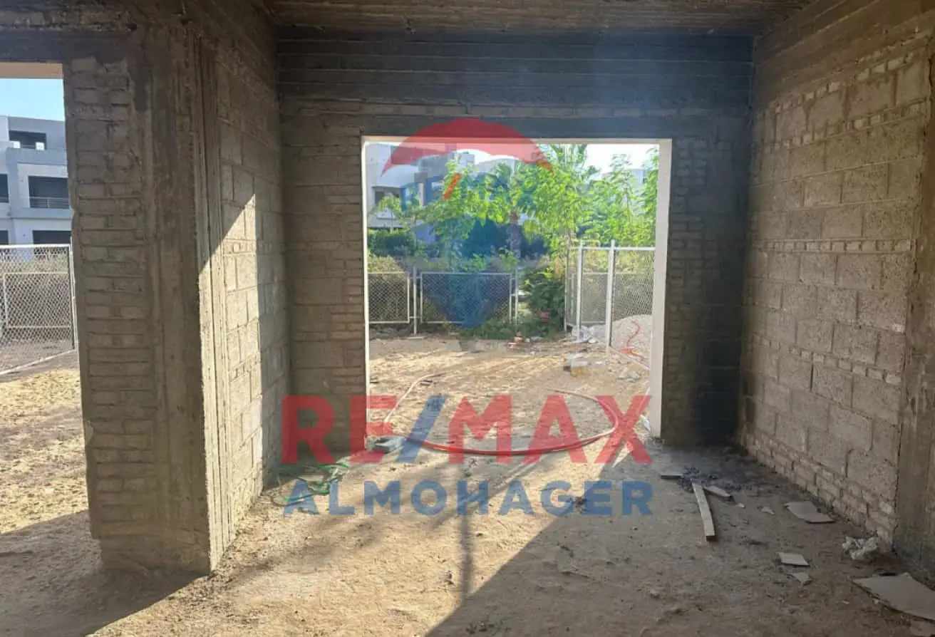 Townhouse with Landscape View for Sale in Woodvilla Phase in Golf Extension - Palm hills, 6th October  The Block is Corner - Well Located  High Privacy Level