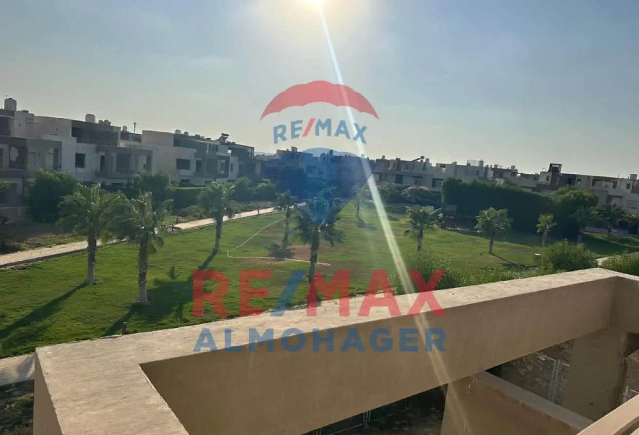 Townhouse with Landscape View for Sale in Woodvilla Phase in Golf Extension - Palm hills, 6th October  The Block is Corner - Well Located  High Privacy Level