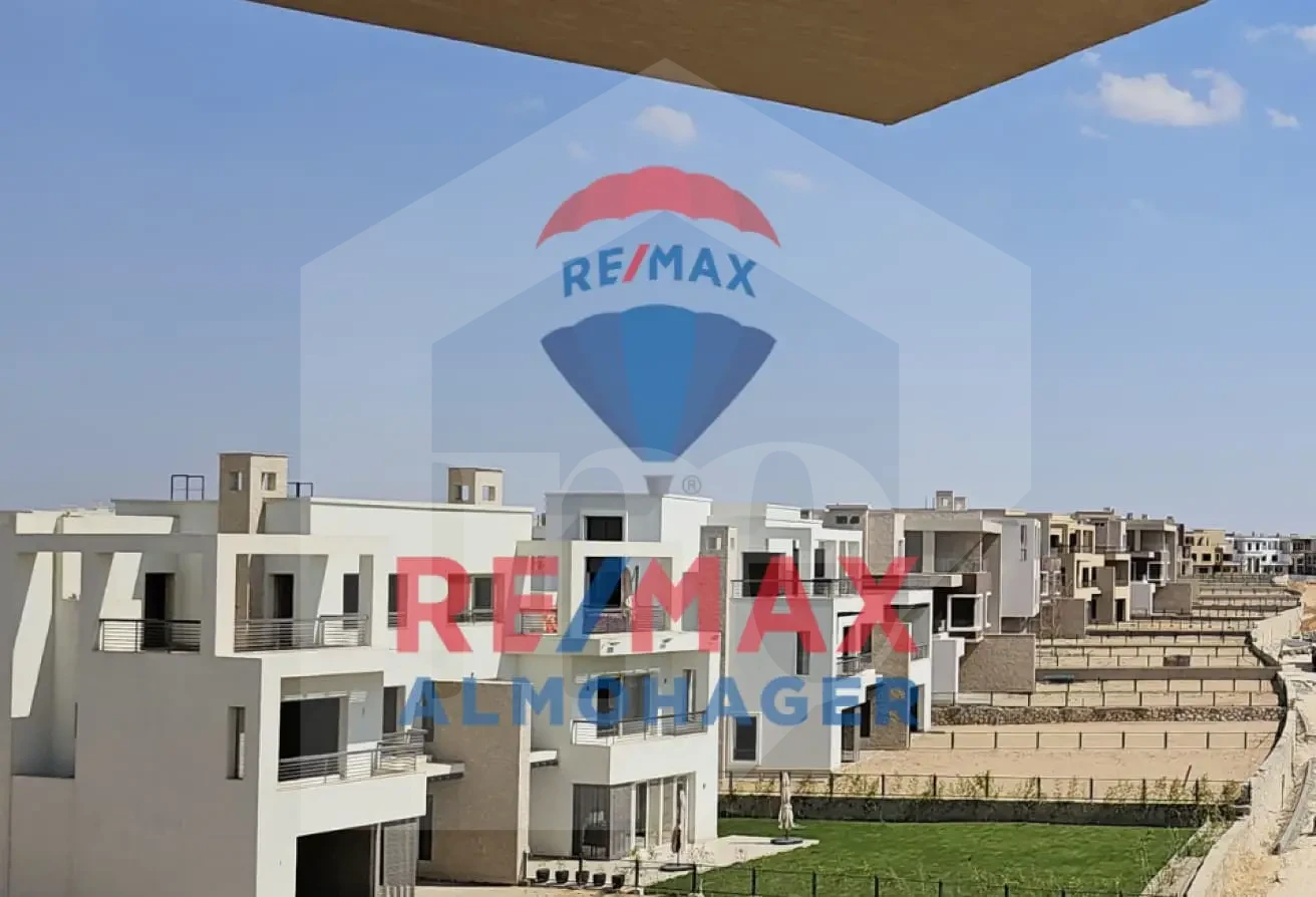 Exceptional Villa with Lake Views - Kingsringe Phase 1, New Giza for Sale