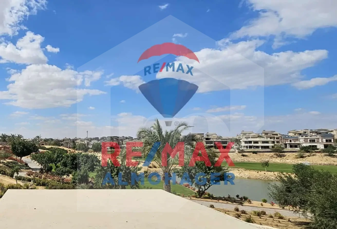 Villa with Panoramic Lake Views - Kingsringe Phase 1, New Giza for Sale