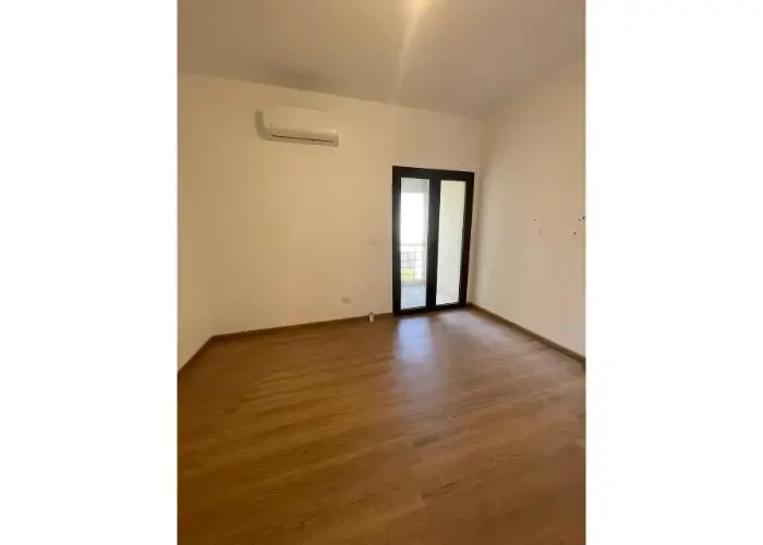 للبيع في فيفث سكوير