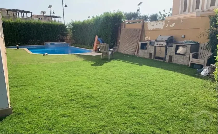 للبيع في ميفيدف توين هاوس