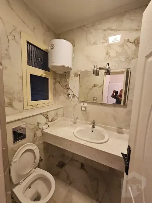 Furnished rental apartment in Patio Oro bathroom with marble mirror