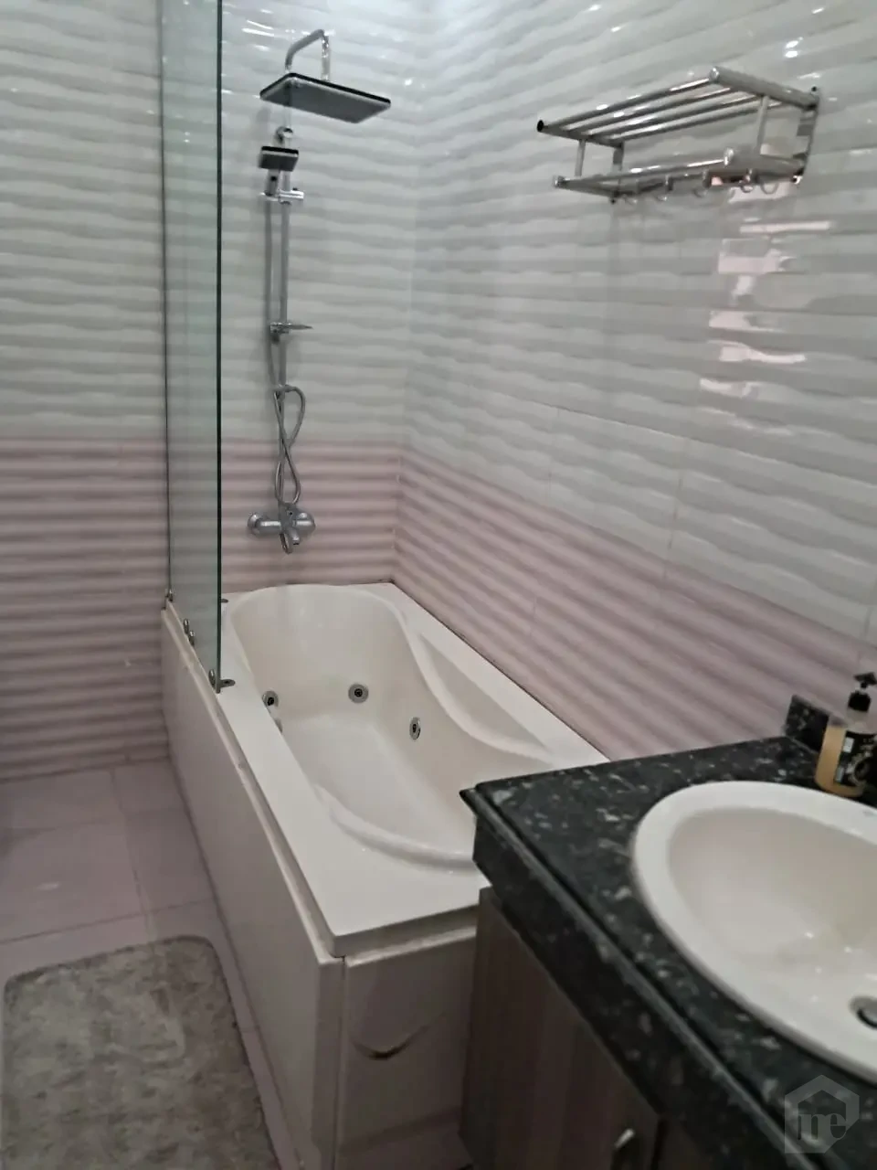Furnished Apartment for Rent in Midtown – Pool View