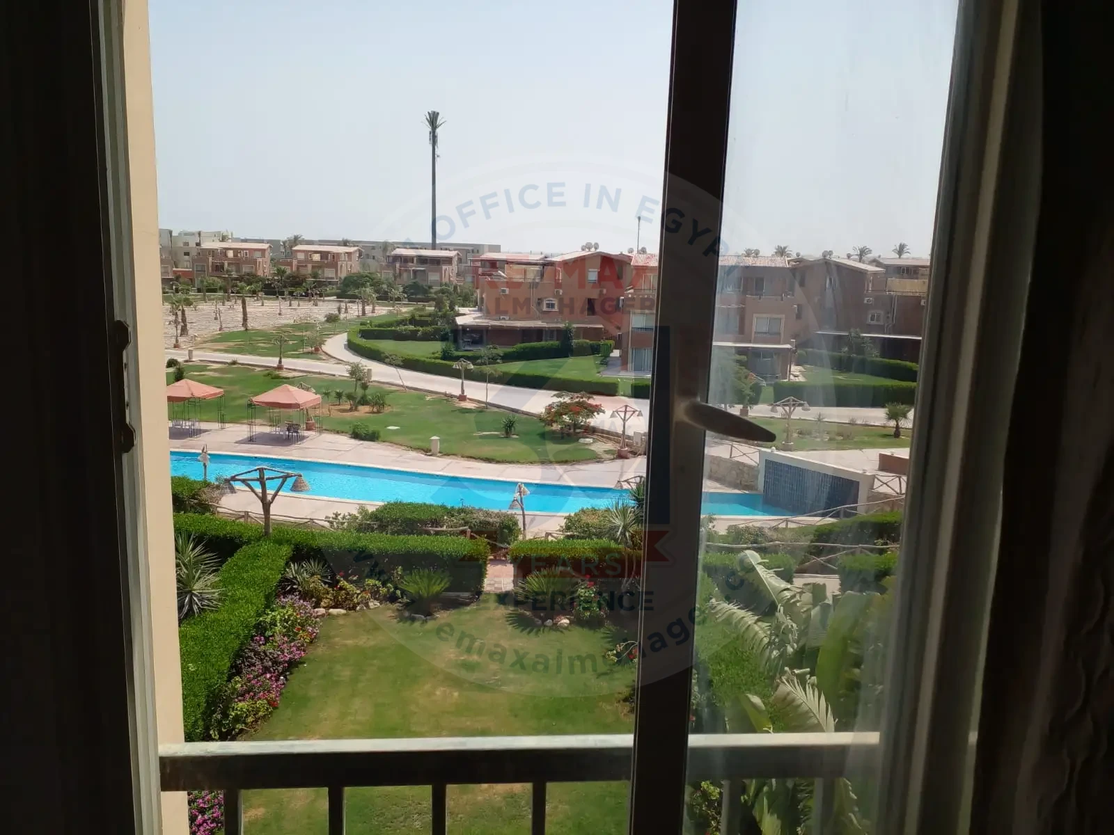 شالية للبيع بالعين السخنة