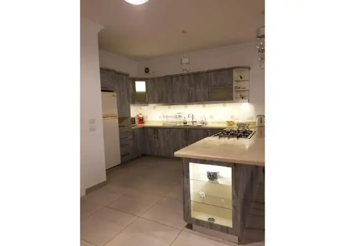 Fully equipped kitchen of a furnished apartment for rent in Banafseg