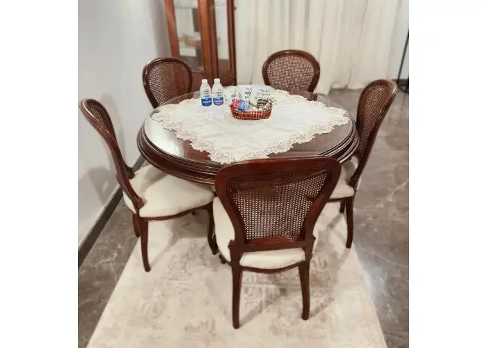 Furnished apartment for rent in Hyde Park with dining area