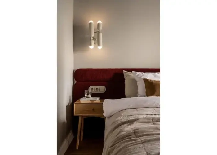 Furnished apartment for rent in Lake View stylish bedroom