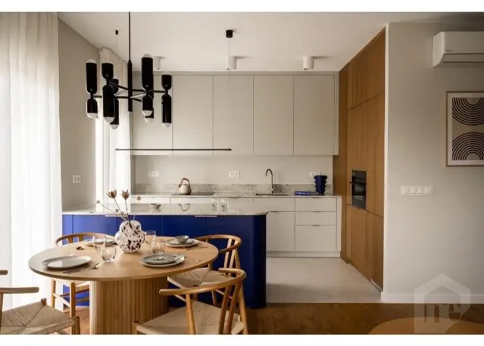 Furnished apartment for rent in Lake View kitchen and dining
