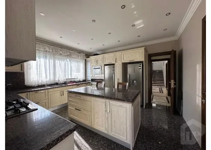 Villa For Rent n Hyde Park