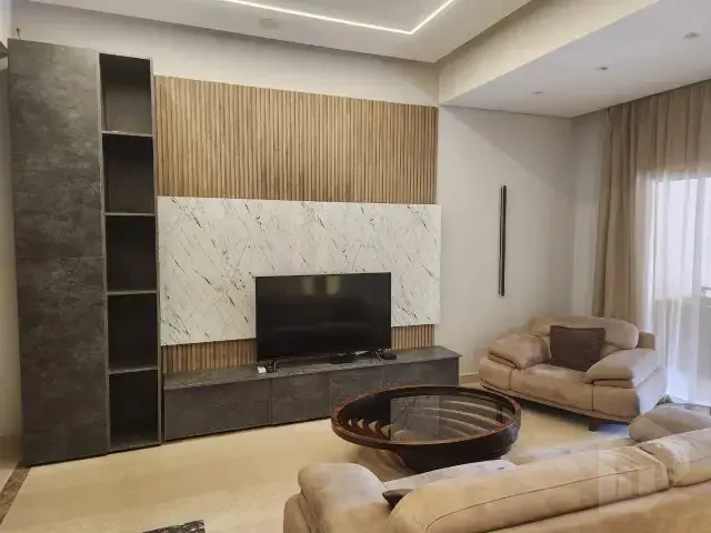 استوديو أرضي للإيجار في ميفيدا بوليفارد