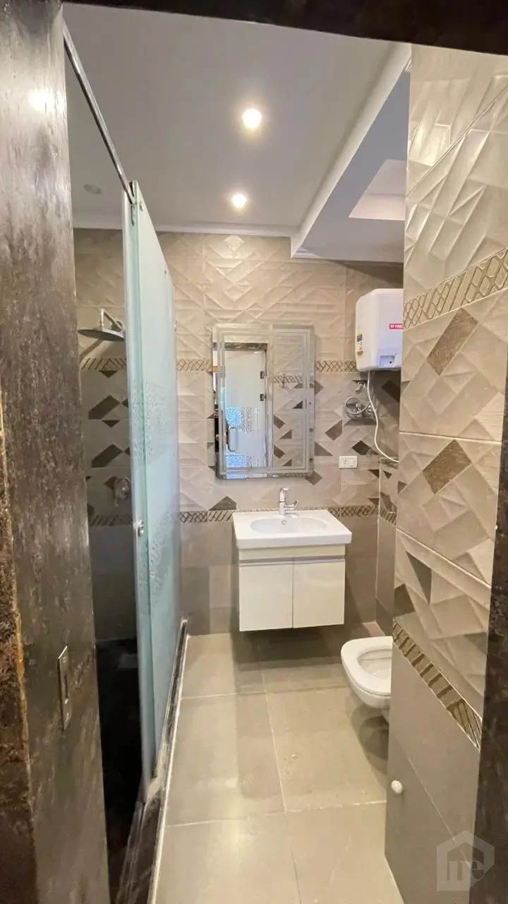 191 sqm apartment for sale in Eastown modern bathroom