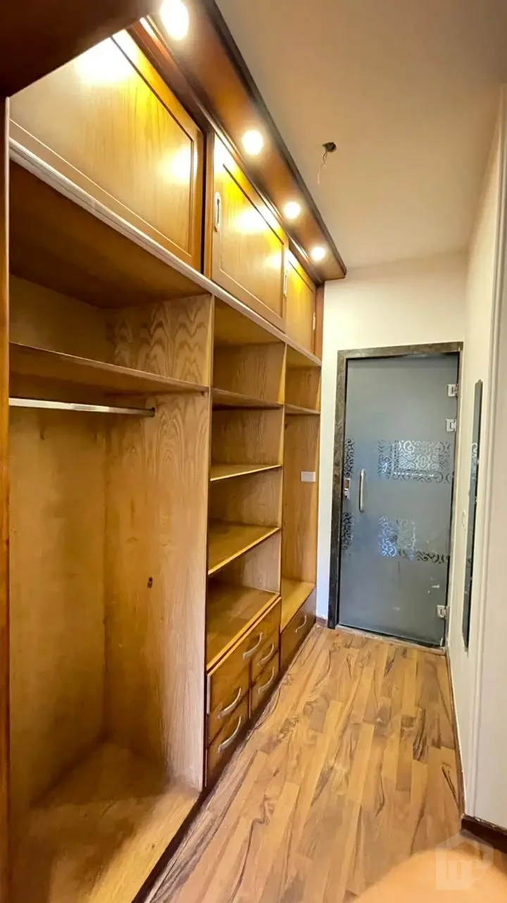 191 sqm apartment for sale in Eastown closet and bathroom