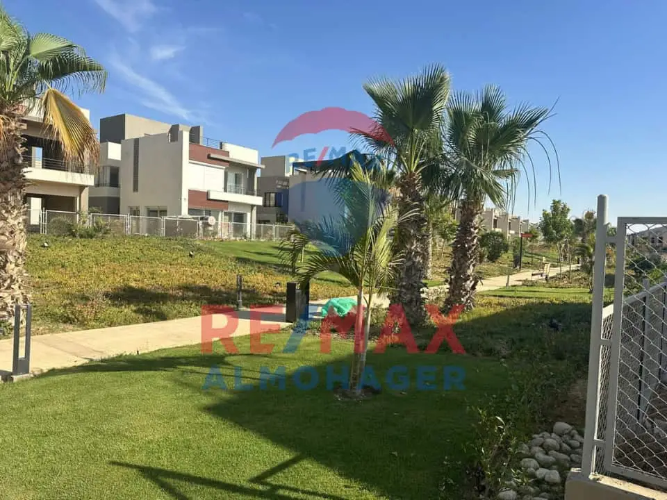 Ready-to-Move Corner Townhouse – Golf Extension