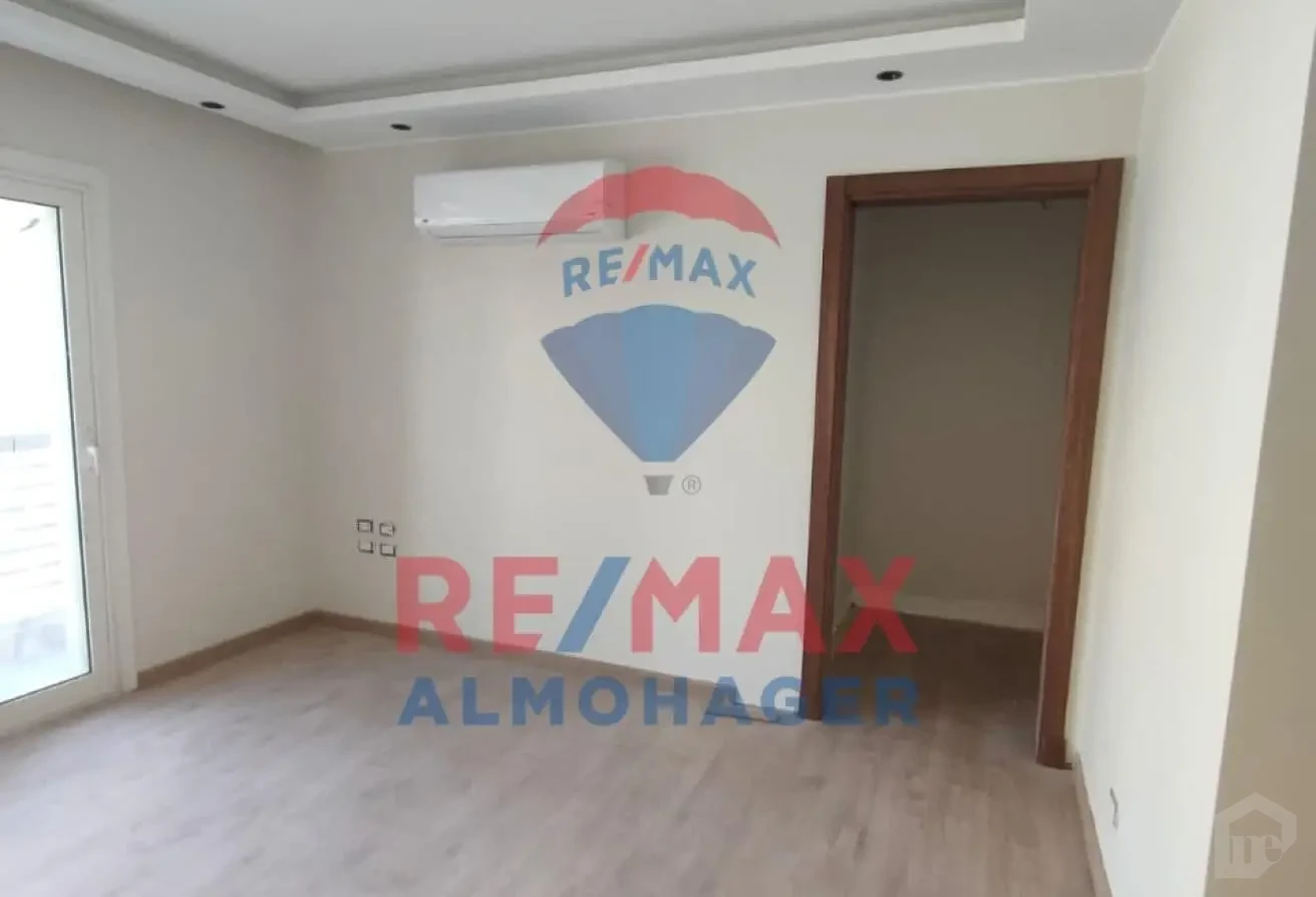 دوبلكس أرضي جاهز للسكن – يطل على البحيرة