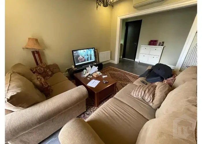 شقة للإيجار أرضي في فيفث سكوير غرفة معيشة مفروشة