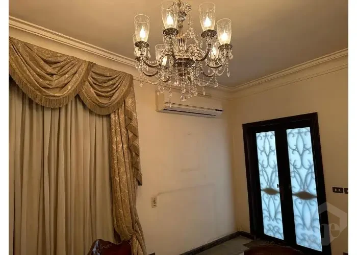 شقة مفروشه للإيجار في غرب الجولف القاهره الجديده ستائر كلاسيك