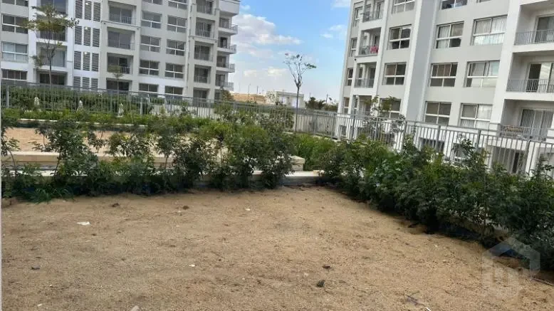Ground floor apartment with garden for rent in Mivida Blue Views garden