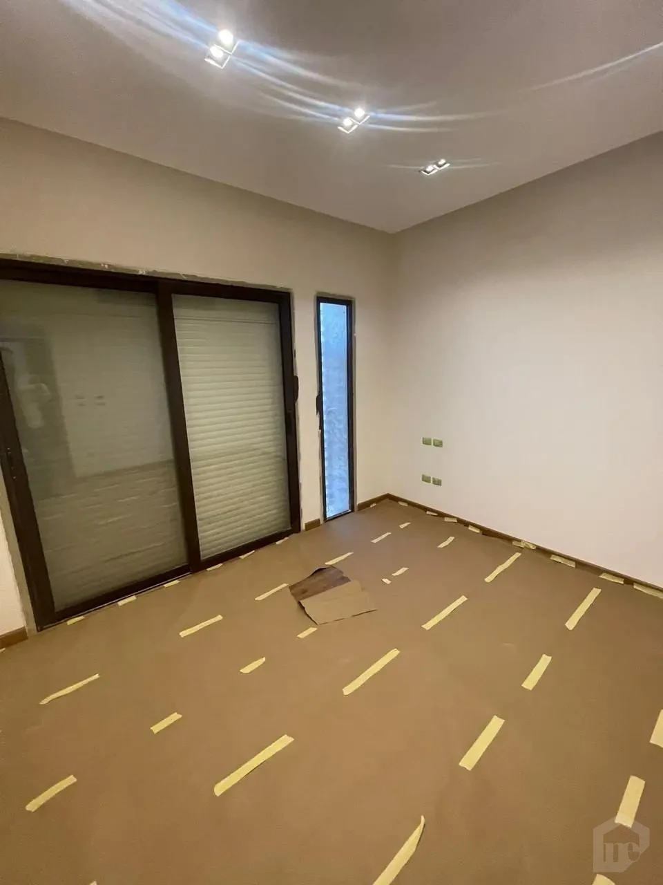 شقة بجنينة للايجار داخل سوديك ويست