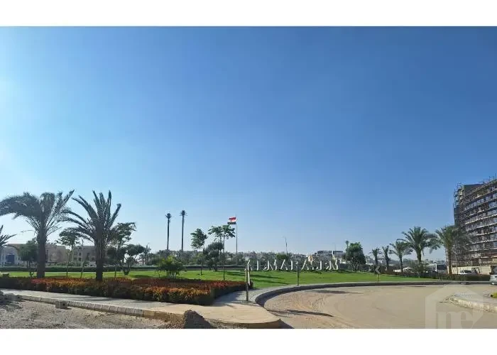 للبيع في فيفث سكوير
