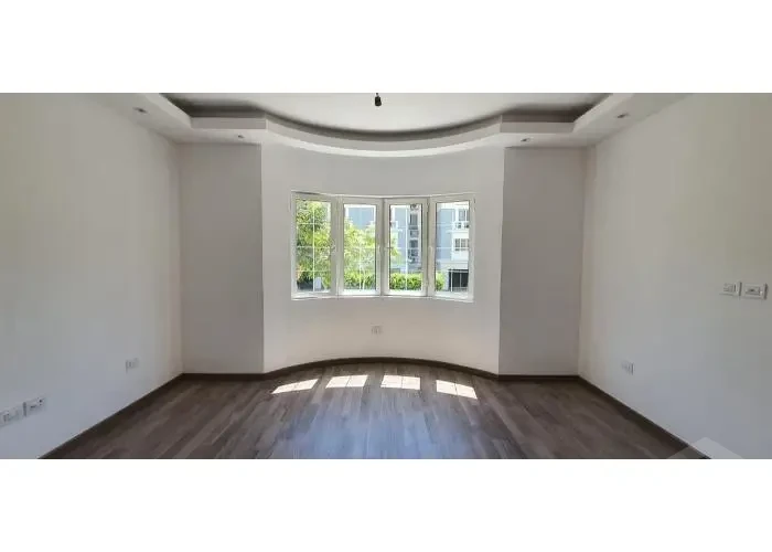 IVilla for rent in Mountain View Hyde Park bright living room