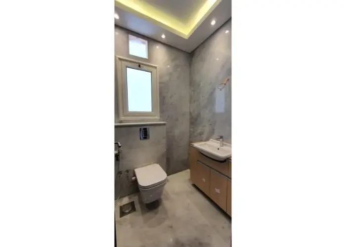 IVilla for rent in Mountain View Hyde Park modern bathroom