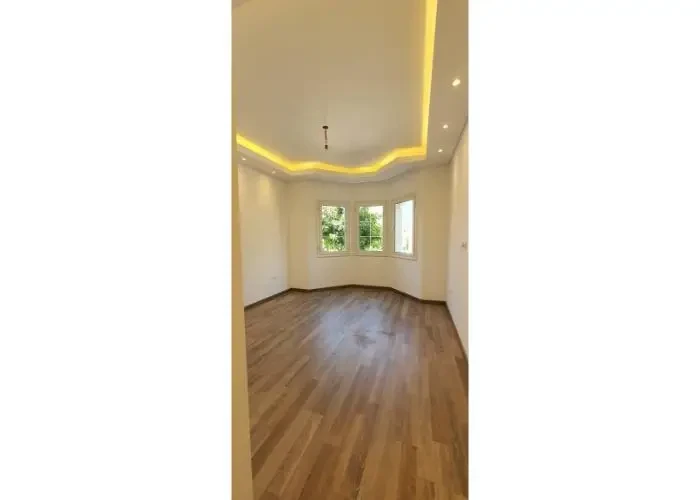 IVilla for rent in Mountain View Hyde Park bedroom garden view