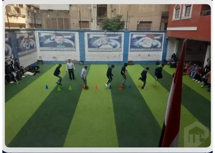 مدرسة مرخصة للبيع في مصر القديمة بملعب طلابي