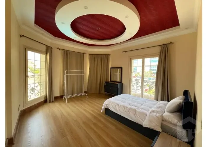 Luxury property 90 Street