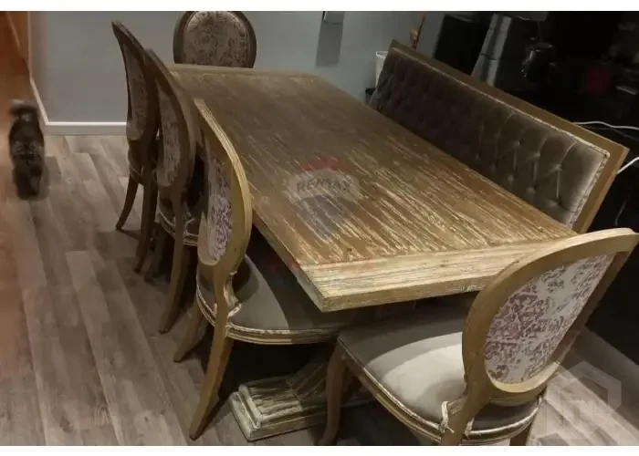 Elegant dining room in a penthouse for sale in Mountain View Hyde Park