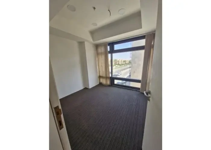 مبنى إداري طبي للبيع
